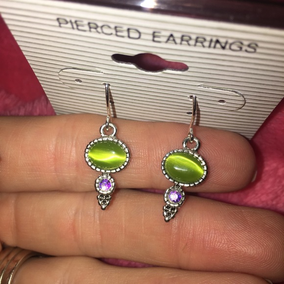 Gorgeous earrings NWT - Picture 1 of 6